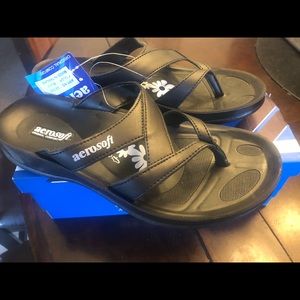 New Aerosoft sandals size. One black